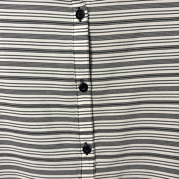 Chico's color block Striped tunic top Shirt, size 2 - Picture 3 of 6